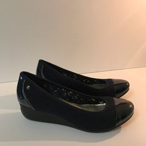 Navy Anne Klein Sport size 8.5M Bakana Quilt and Patent Wedge Shoes
